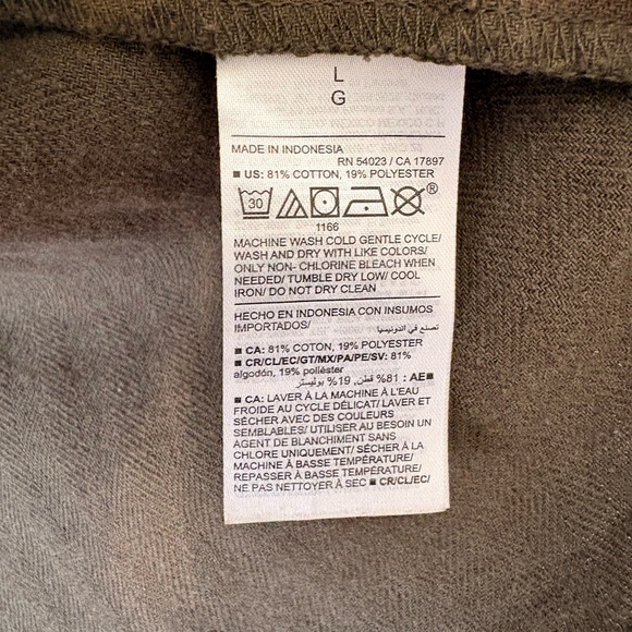 Old Navy The Boyfriend Shirt Button Down - Picture 5 of 5